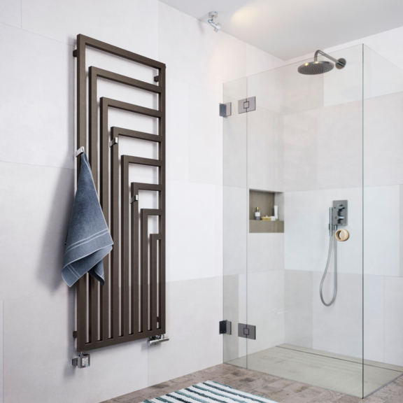 TERMA Angus V Designheizkörper im Interieur - Haken zip zum Aufhängen von Handtüchern
