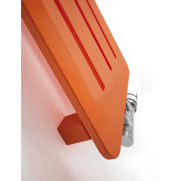 TERMA Aero V Designheizkörper 1500x325 RAL2008 Detail