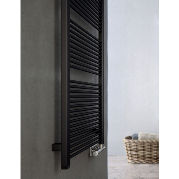 TERMA Mike ONE Designheizkörper 1335x530 Soft 9005 für Flur