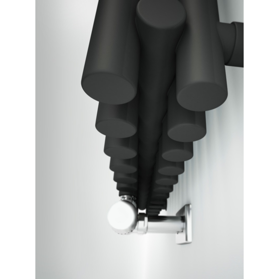 TERMA Tune VWD Designheizkörper 1800x690 Farbe Soft RAL9005 an Wand - Detail